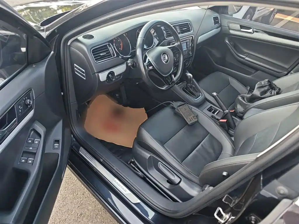 Volkswagen Sagitar 2015 1.6L Automatic Comfort фото 16