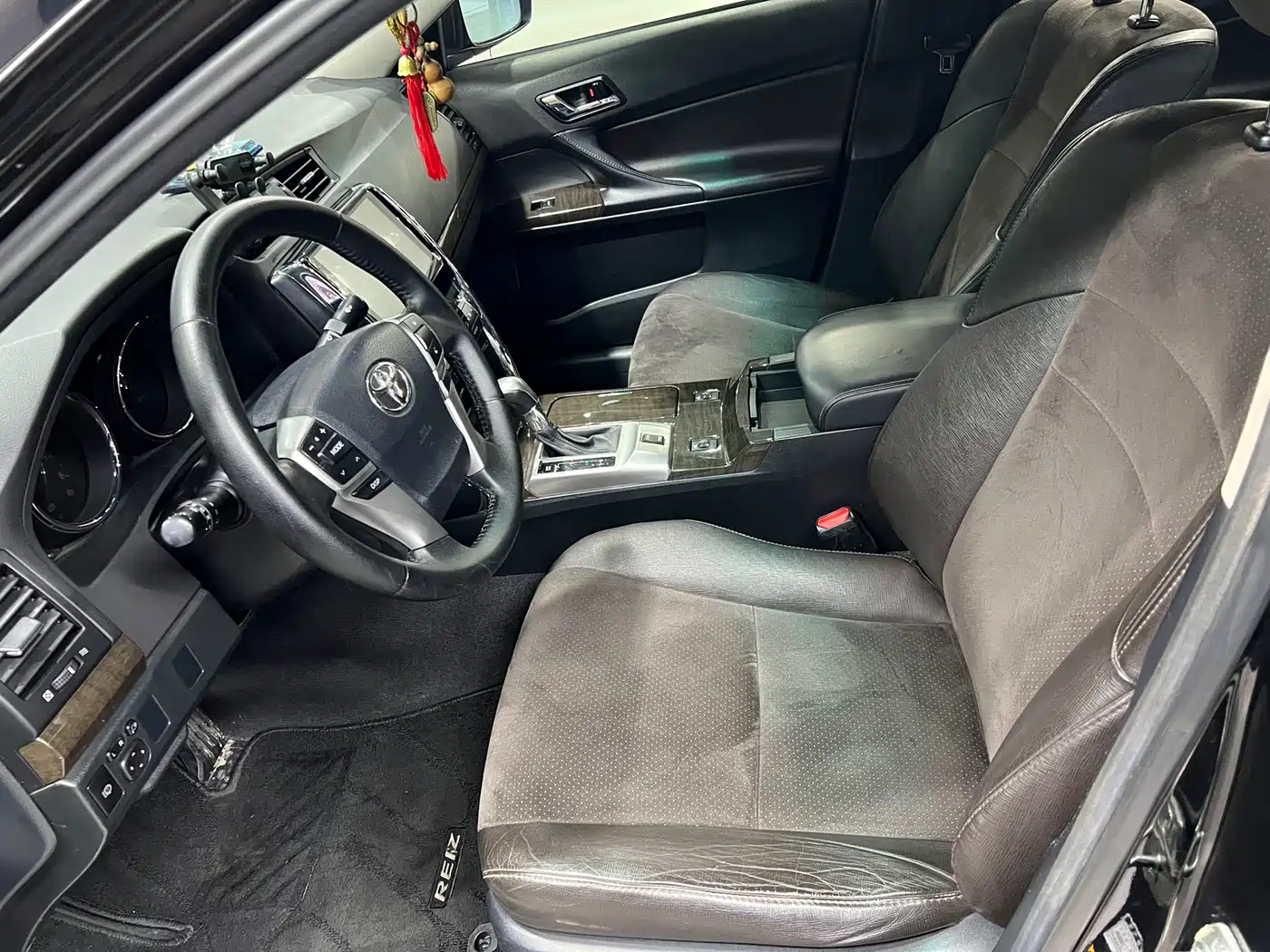 Toyota Reiz 2013 2.5V Premium Edition фото 4