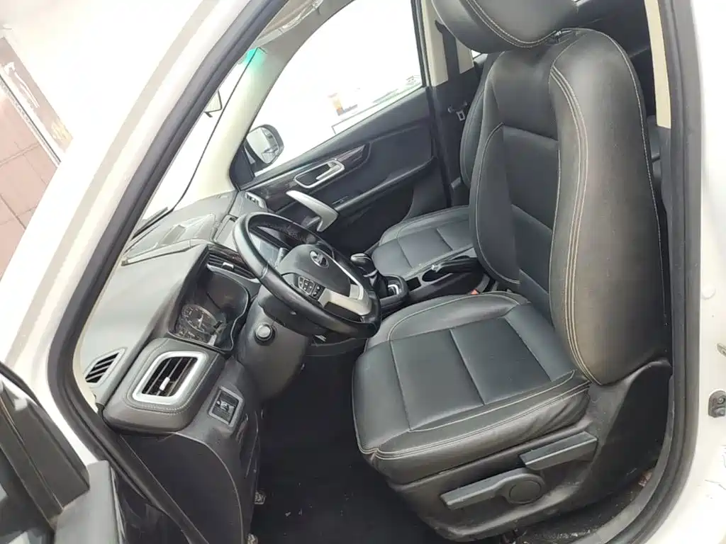 SWM Motor SWM X7 2019 2018 1.8L Manual Comfort 7-Seater