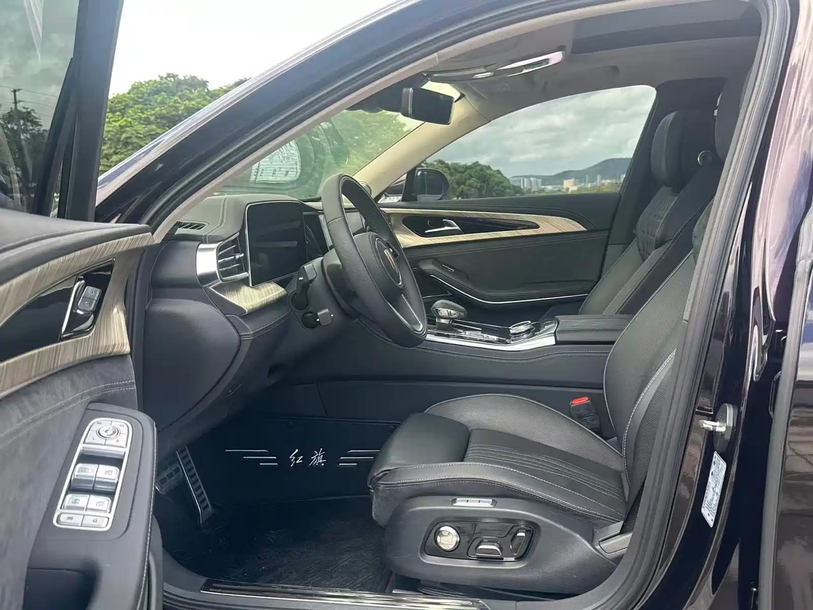 Photo 7 - Hongqi H9