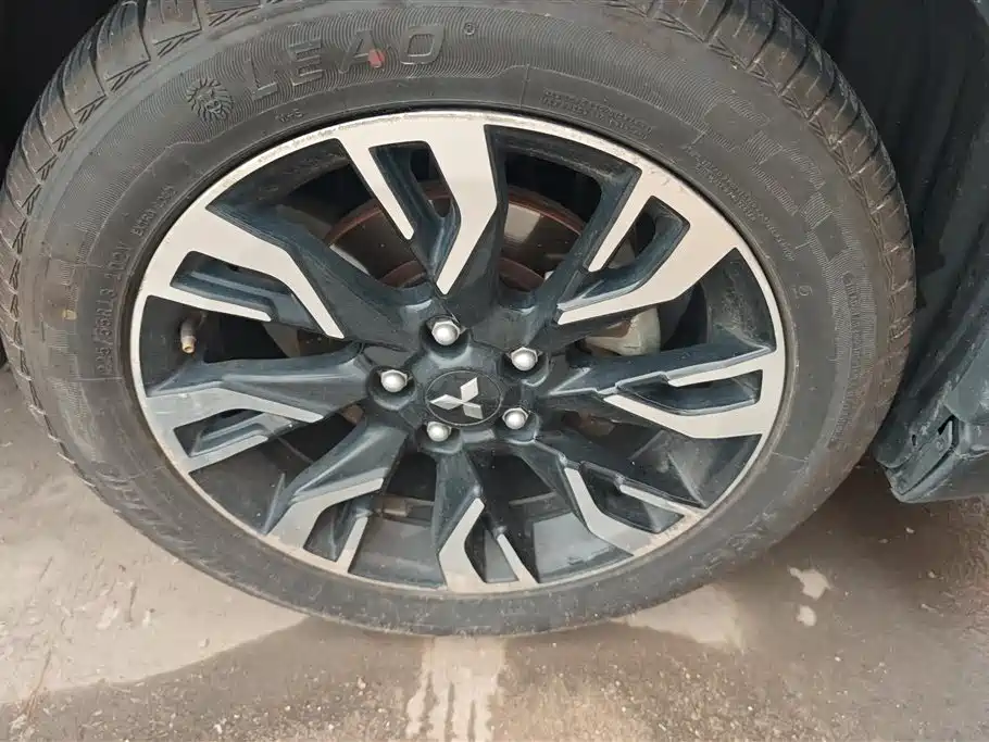 Mitsubishi Outlander 2020 2.0L 2WD Premium 5-seater фото 6