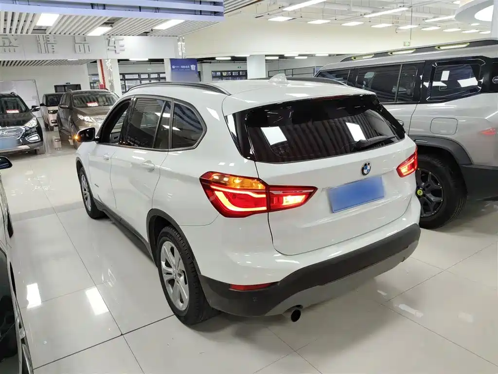 BMW X1 2016 sDrive18Li Premium Model фото 5