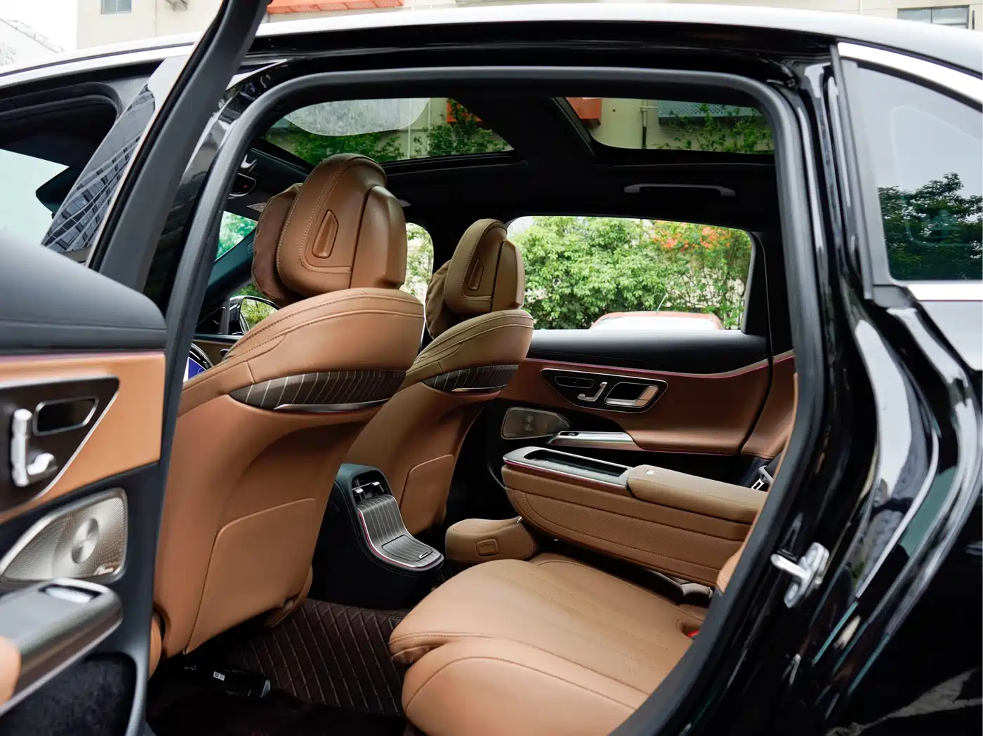 Mercedes-Benz E-Class 2024 Model E 300 L Luxury фото 14