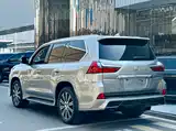 Фото 4 - Lexus LX