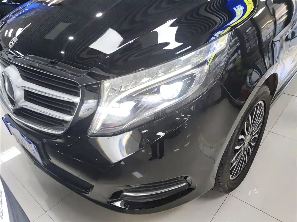 Mercedes-Benz V-Class 2018 V 260 L Premium Long Wheelbase Edition China VI фото 24