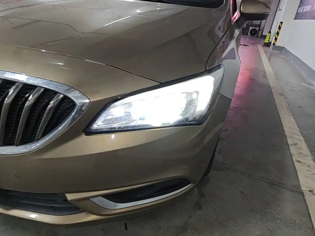Photo 24 - Buick Verano