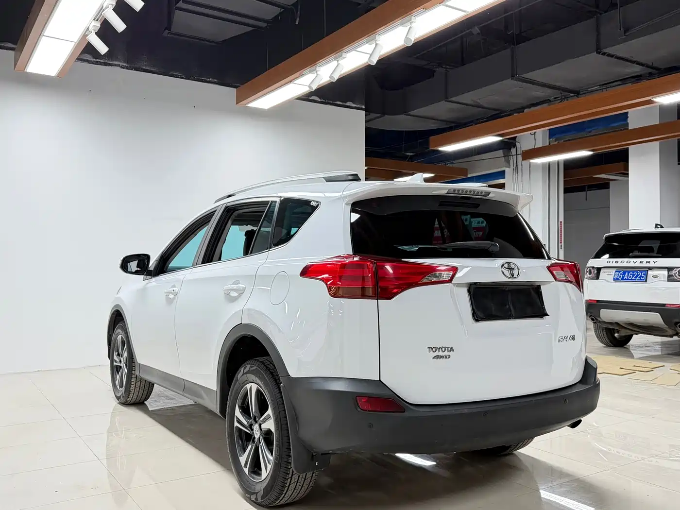 Toyota RAV4 Rongfang 2015 2.0L CVT 4WD Trend Edition фото 6
