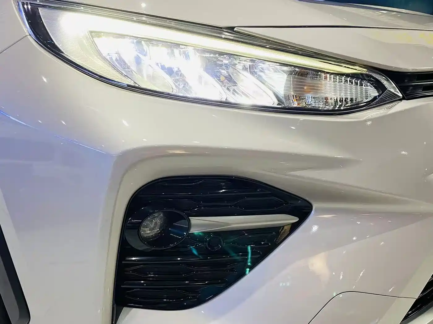 Toyota Wildlander 2021 2.0L CVT 2WD Luxury Edition фото 12