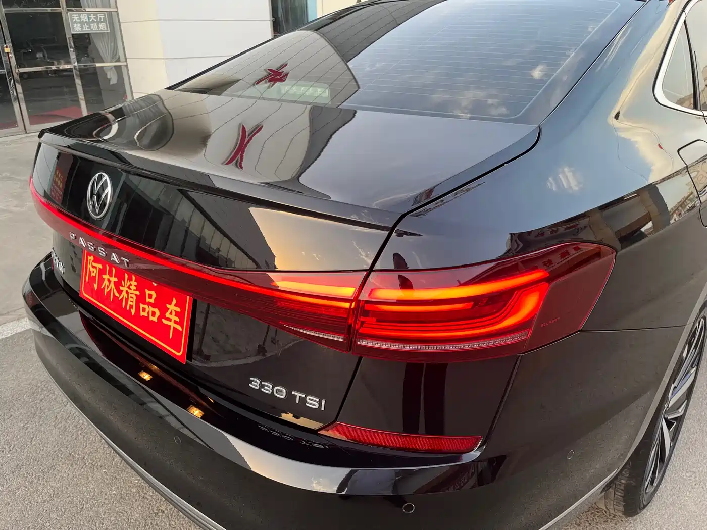 Volkswagen Passat 2022 330TSI Starlight Luxury Edition фото 20