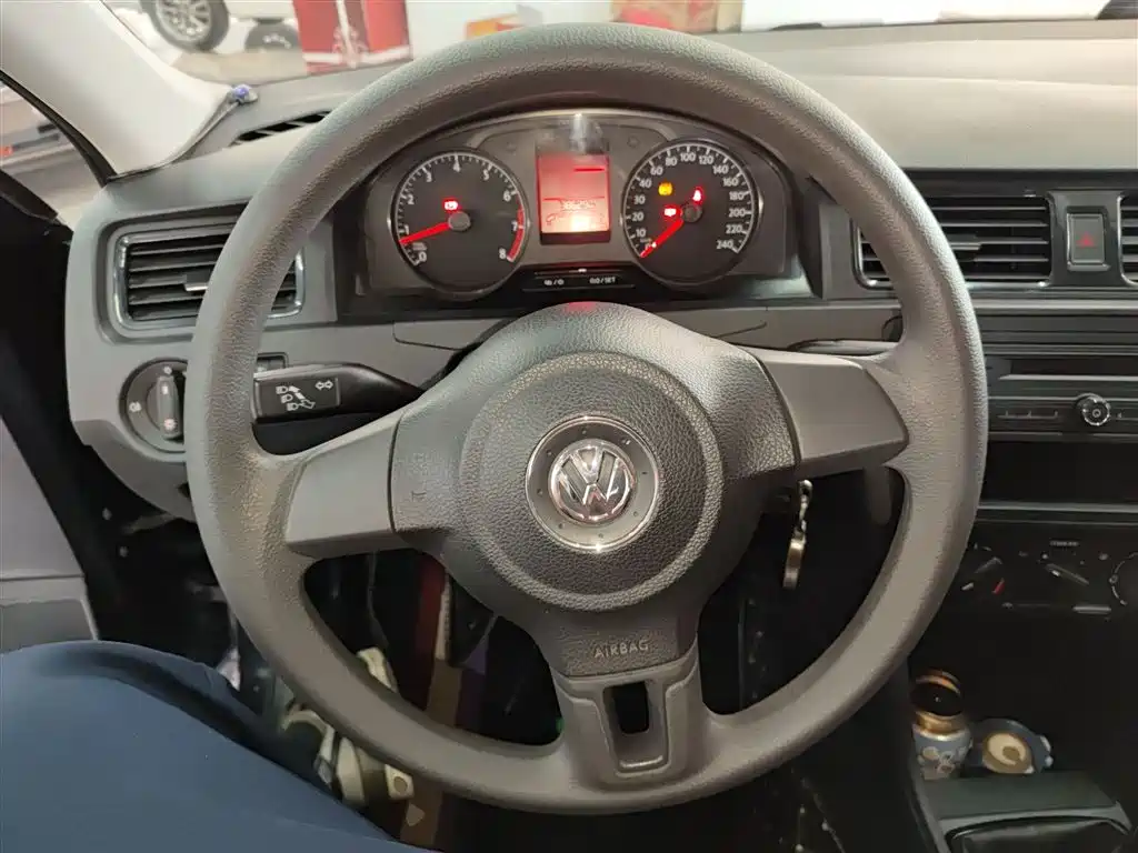 Volkswagen Santana 2015 1.4L Manual Trend Edition фото 11
