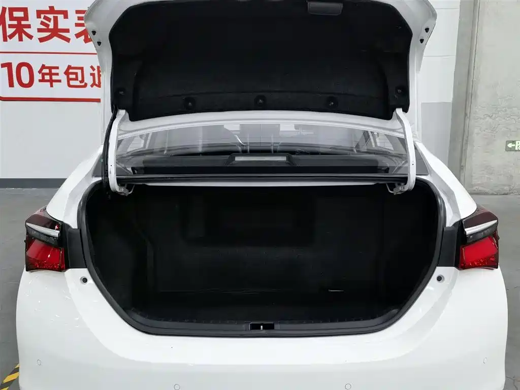 Toyota Corolla 2018 Hybrid 1.8L E-CVT Smart Edition фото 16