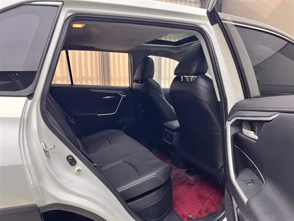 Toyota Wildlander 2022 Hybrid 2.5L E-CVT FWD Luxury PLUS Edition фото 11