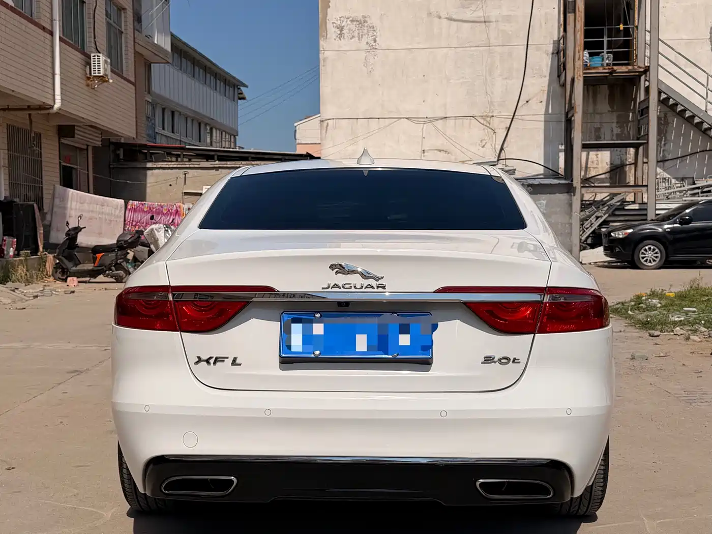 Photo 5 - Jaguar XFL