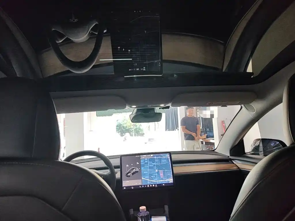Фото 18 - Tesla Model 3