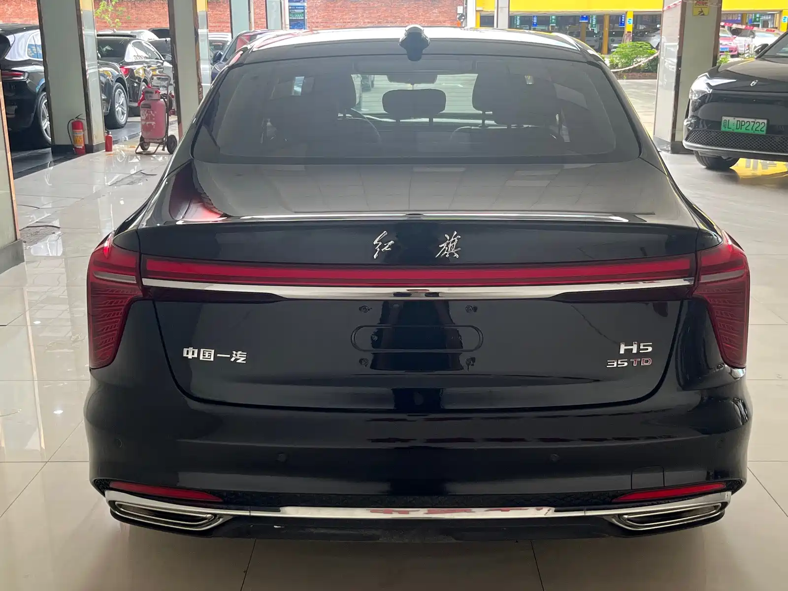 Фото 8 - Hongqi H5