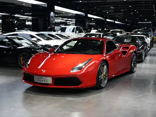 FERRARI 488