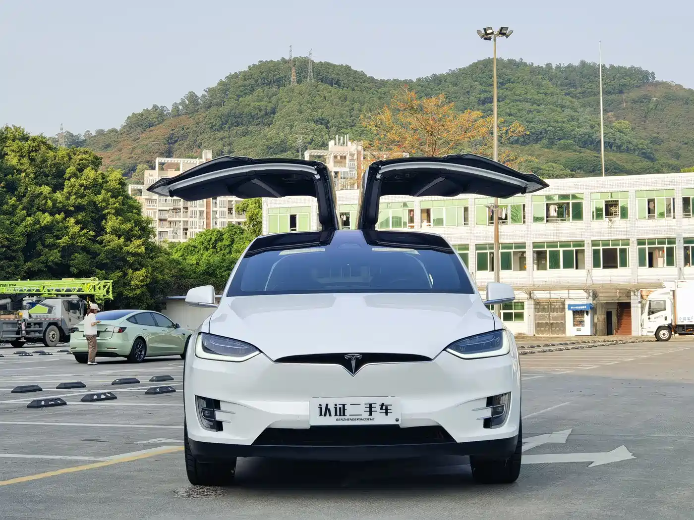 TESLA MODEL X