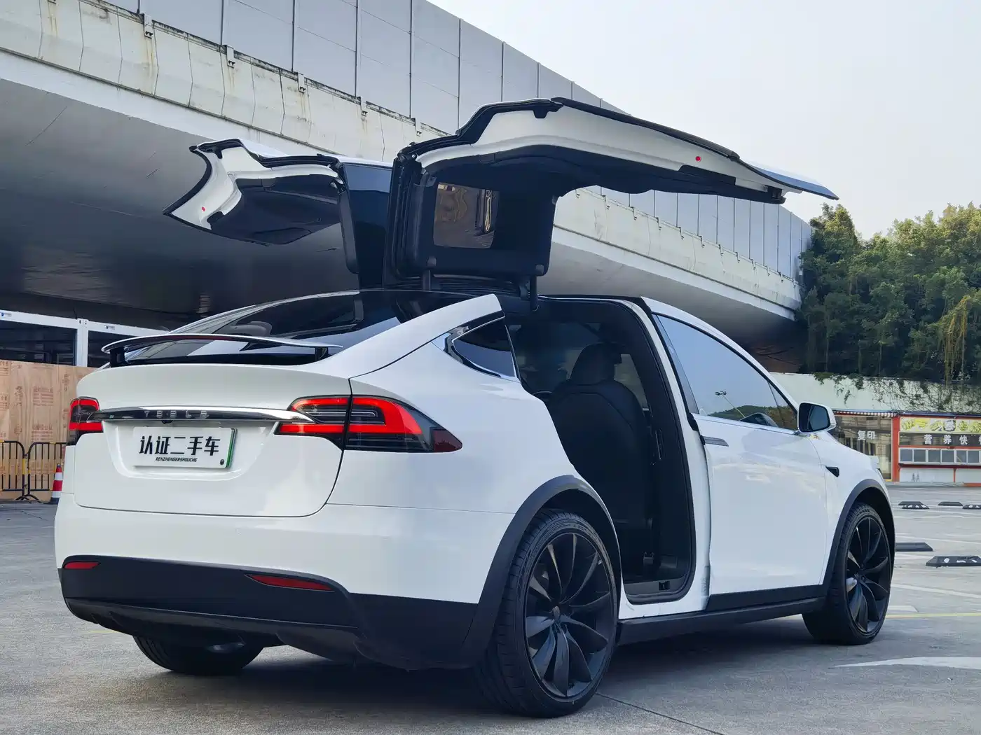 TESLA MODEL X