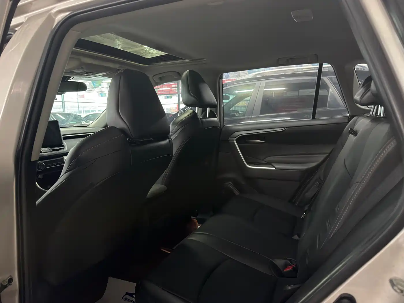Toyota Wildlander 2020 2.0L CVT AWD Luxury Edition фото 7