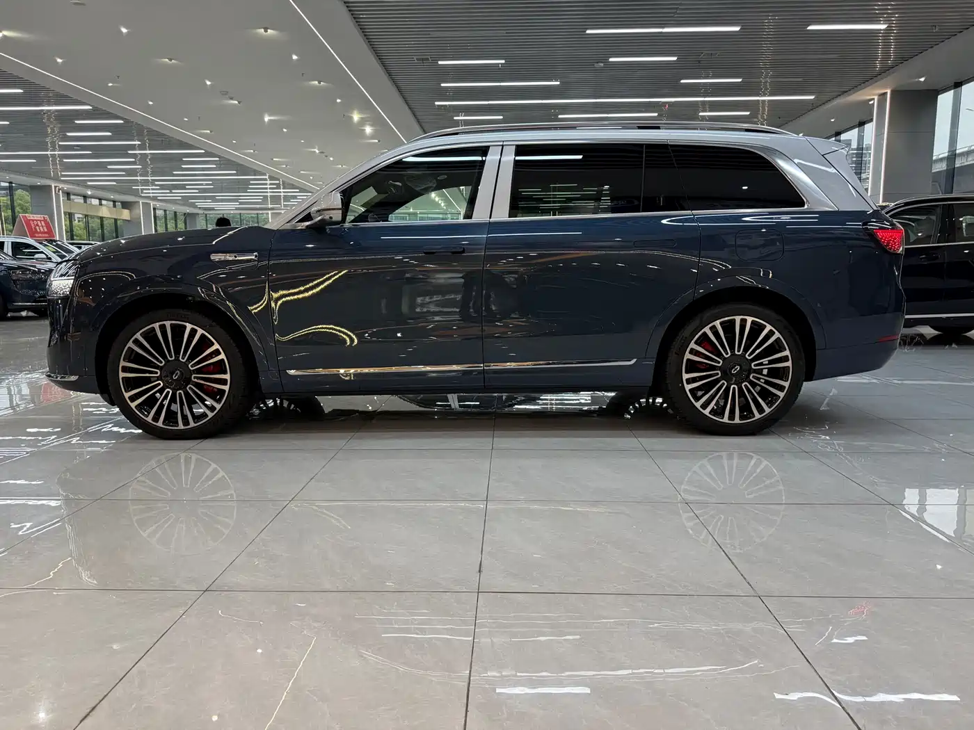 AITO Wenjie AITO M9 2024 Range Extender Ultra 52kWh 6-seater фото 7