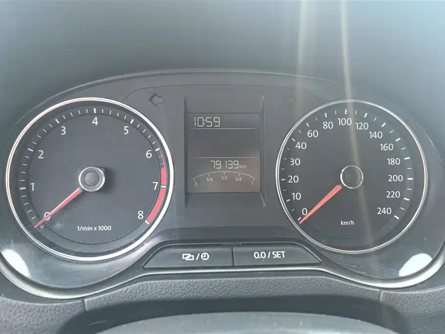 Volkswagen Polo 2014 1.6L Automatic 30th Anniversary Edition фото 14
