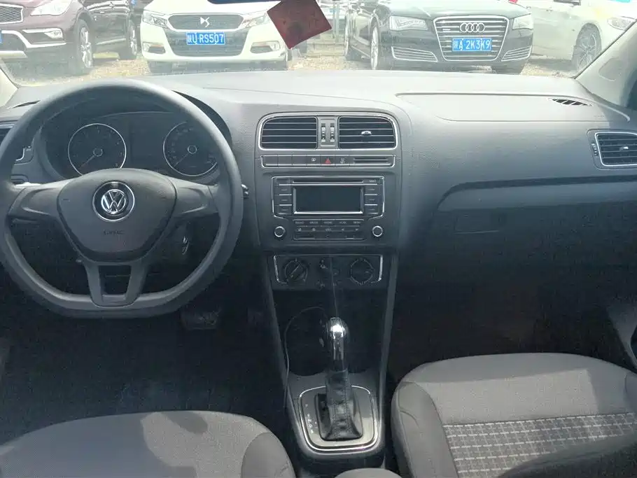 Volkswagen Polo 2014 1.6L Automatic 30th Anniversary Edition фото 12