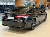 Фото 21 - Toyota Camry