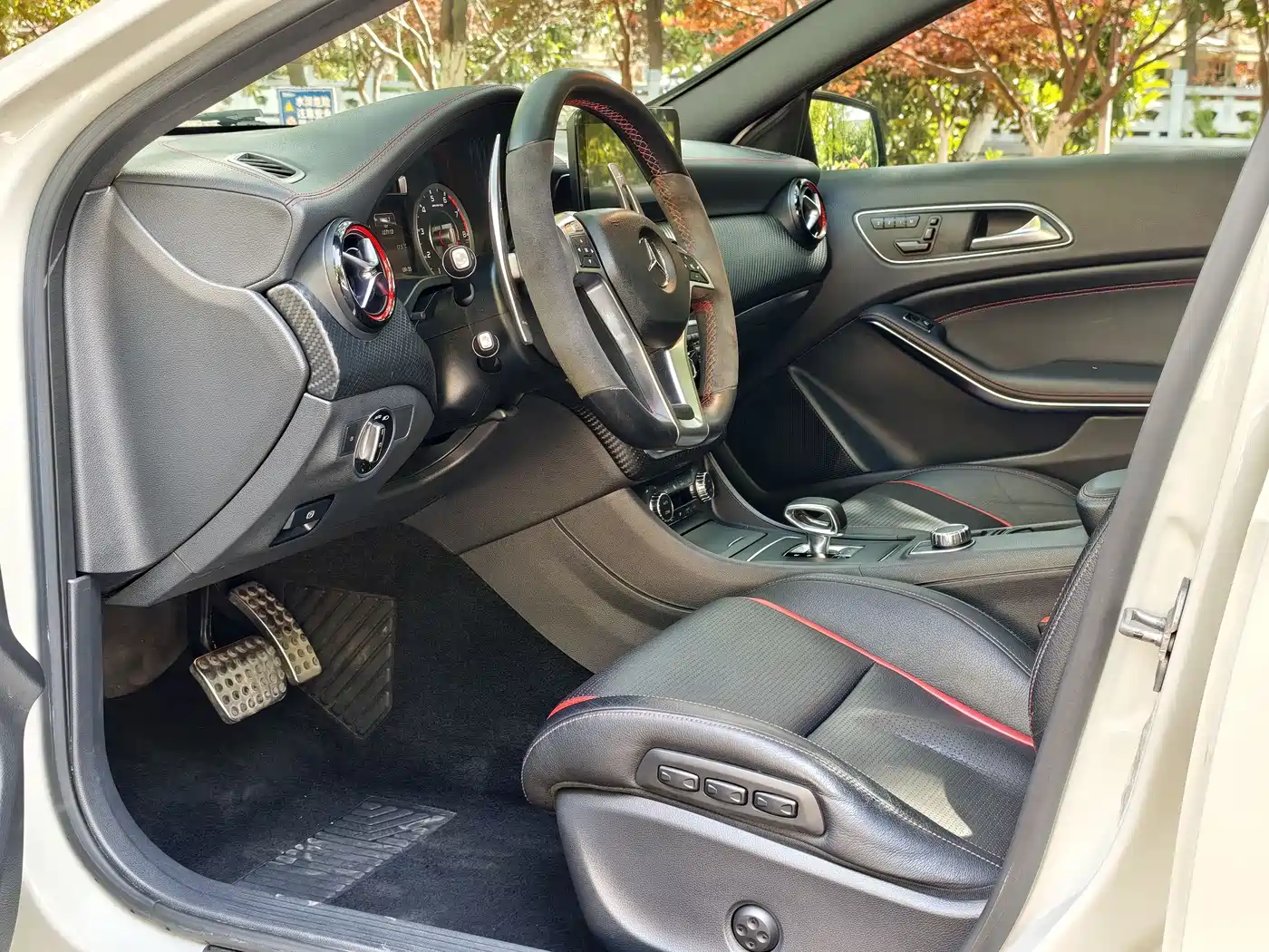 Mercedes-Benz A-Class AMG (Import) 2014 AMG A 45 4MATIC фото 4
