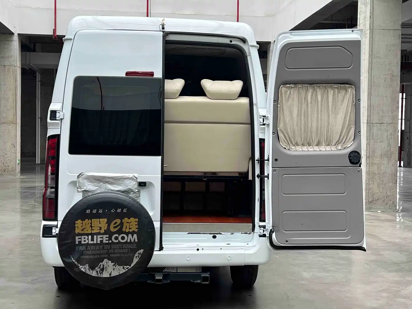 Ford New Generation Transit 2022 2.2T Manual Luxury Passenger Van Pro Medium Wheelbase 9-Seater Medium-High Roof фото 5