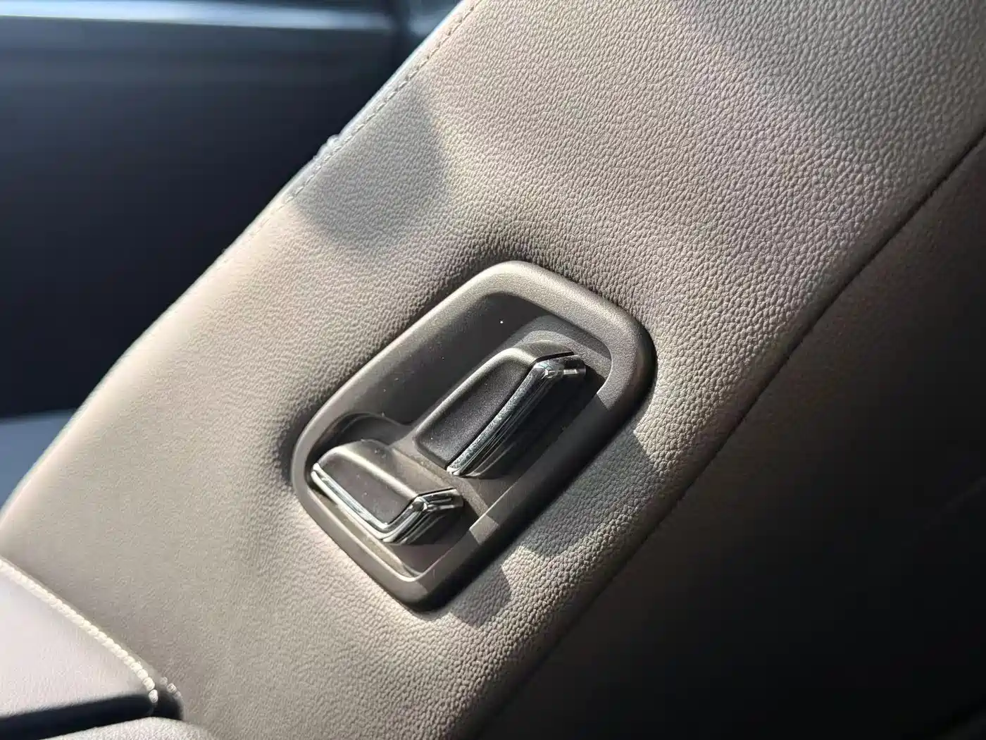 Volkswagen Passat 2023 330TSI Starlight Elite Edition фото 19