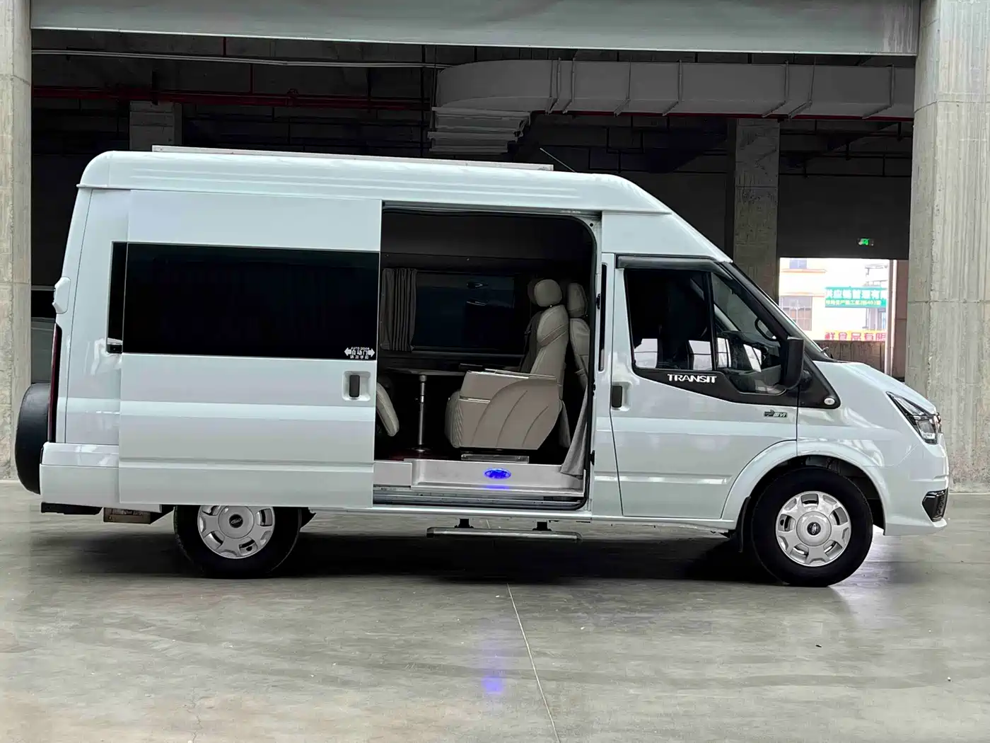 Ford New Generation Transit 2022 2.2T Manual Luxury Passenger Van Pro Medium Wheelbase 9-Seater Medium-High Roof фото 7