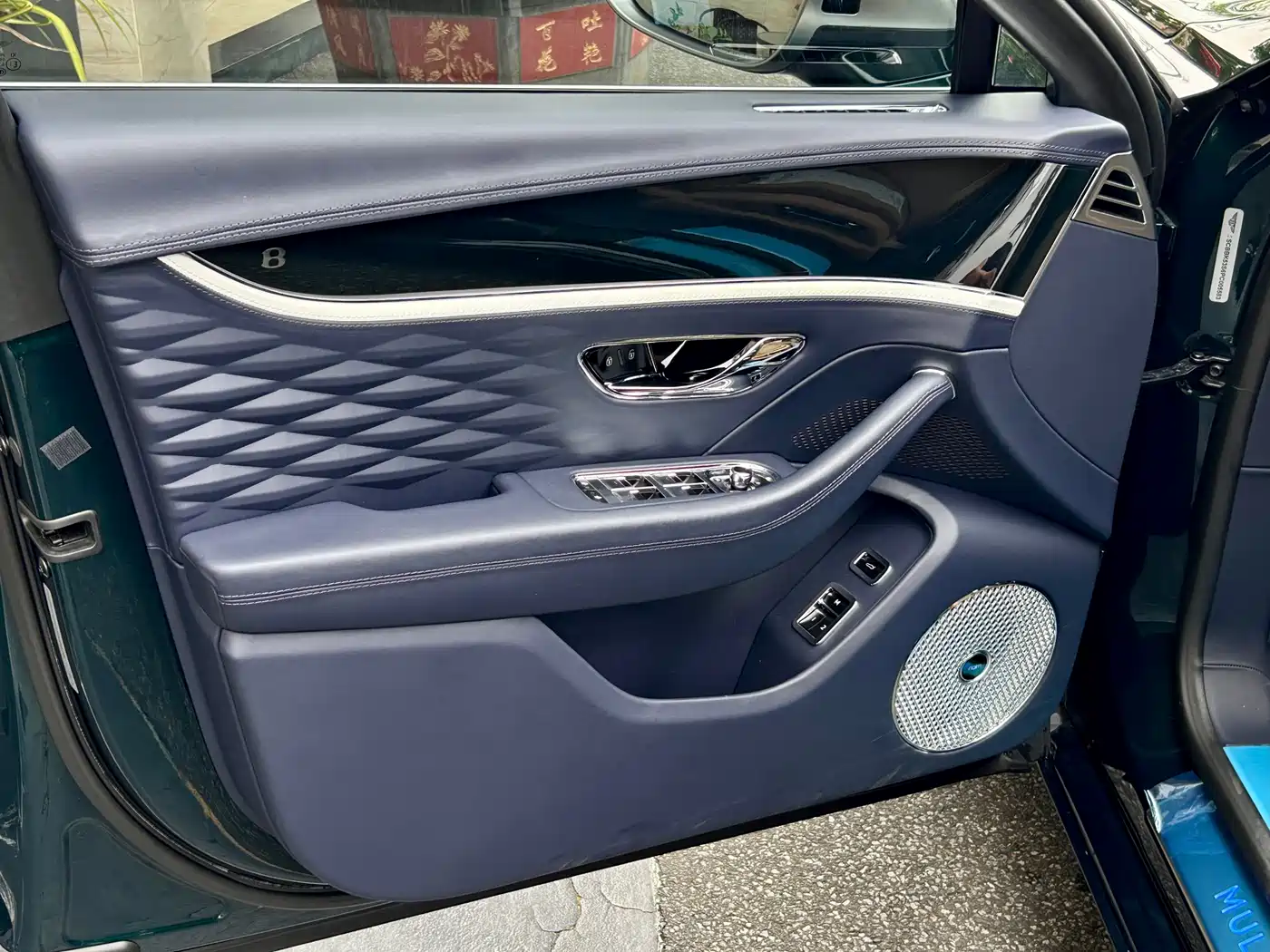 Bentley Flying Spur 2024 4.0T V8 Mulliner фото 6