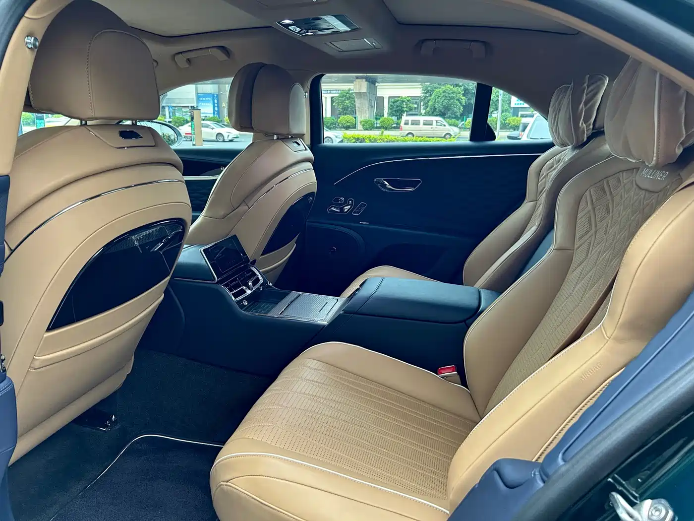 Bentley Flying Spur 2024 4.0T V8 Mulliner фото 8