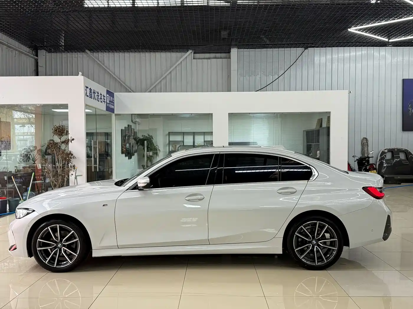 BMW 3 Series 2024 325Li M Sport Package фото 29