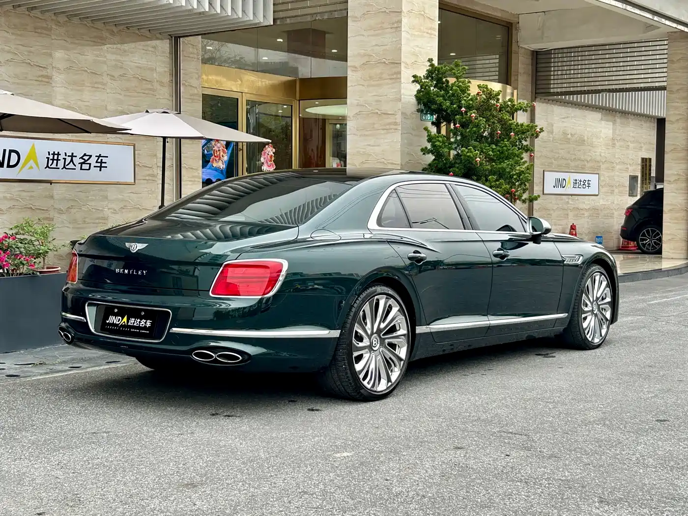 Bentley Flying Spur 2024 4.0T V8 Mulliner фото 11