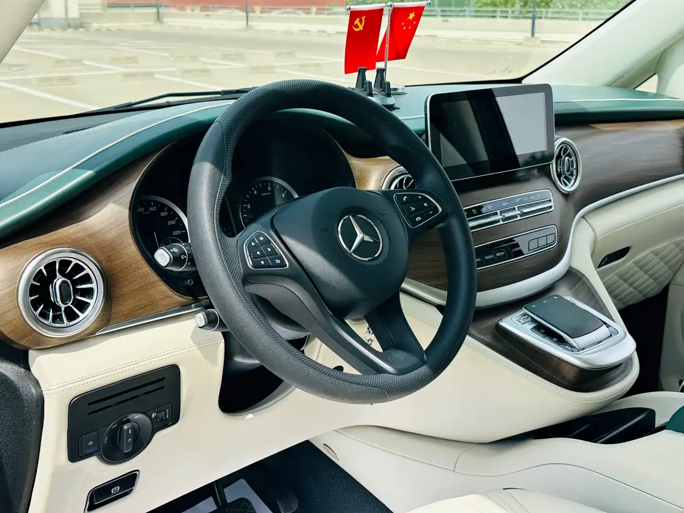 Mercedes-Benz Vito 2023 2.0T Elite 7-Seater фото 13