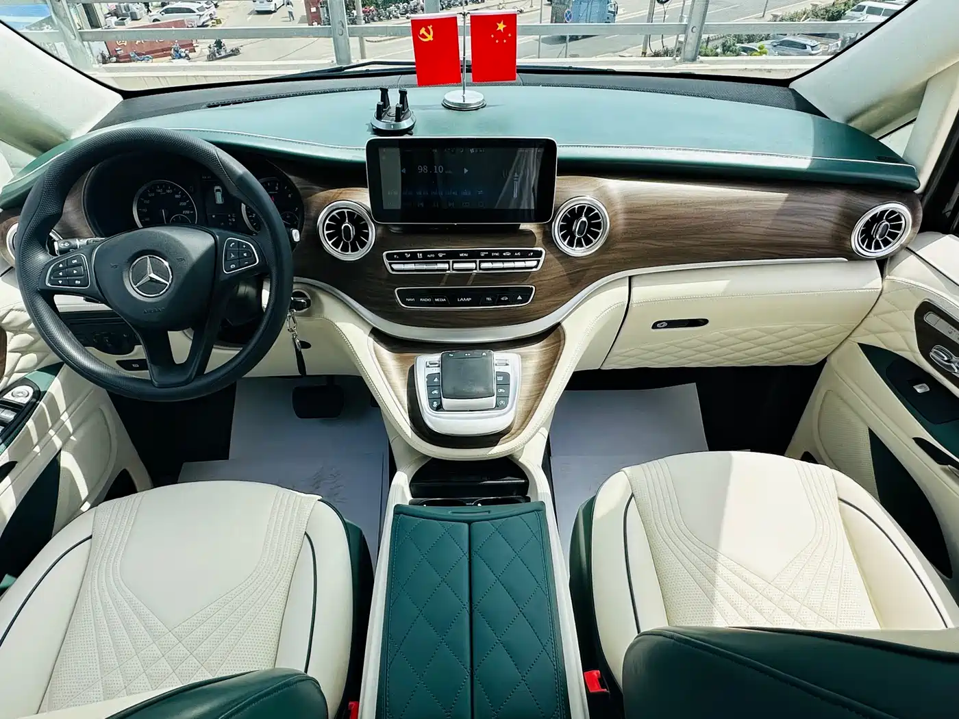 Mercedes-Benz Vito 2023 2.0T Elite 7-Seater фото 28
