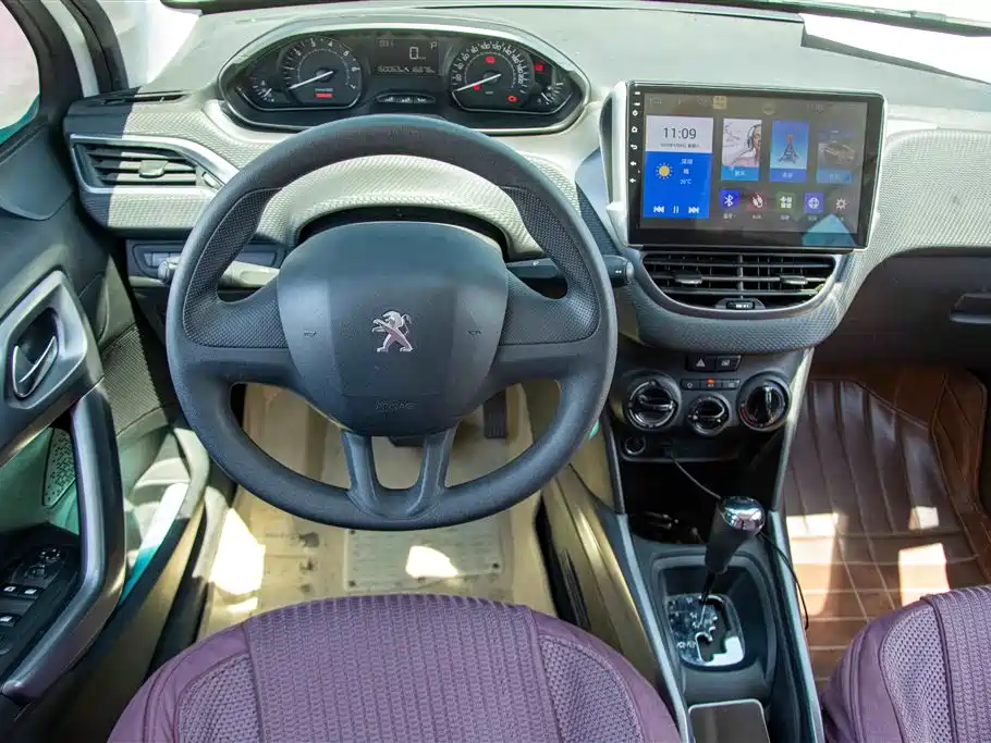 Peugeot 2008 2014 1.6L Automatic Trend Edition фото 19