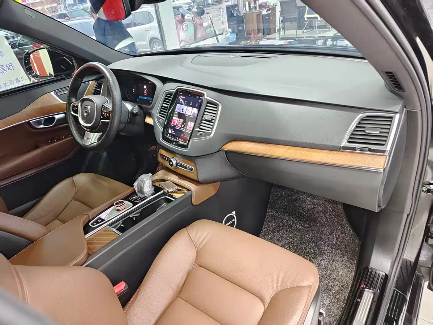 VOLVO XC90
