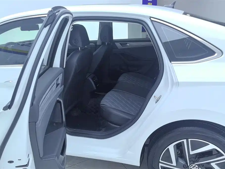 Volkswagen Sagitar 2023 300TSI DSG Surpassing Edition фото 11