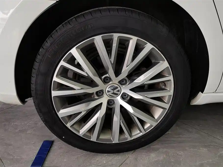 Volkswagen FAW-Volkswagen CC 2016 300TSI 25th Anniversary Edition фото 6