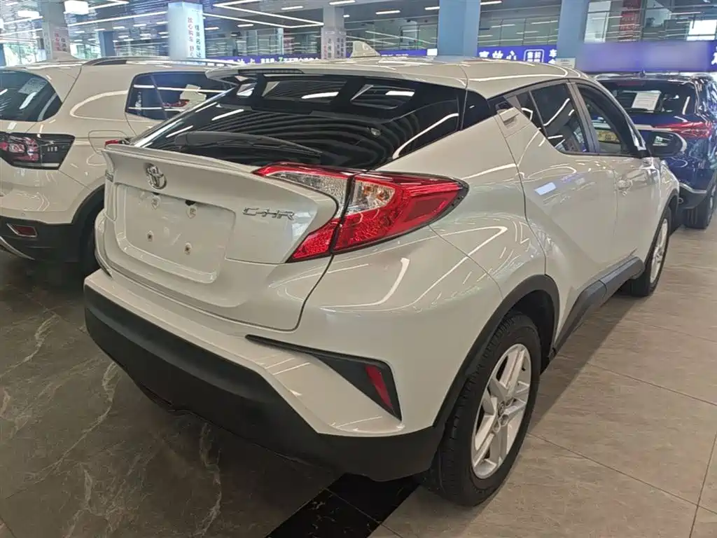Toyota C-HR 2022 2.0L Leading Edition фото 7