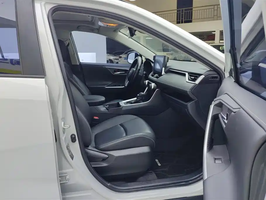 Toyota RAV4 Rongfang 2022 2.0L CVT 2WD Trend Plus Edition фото 8