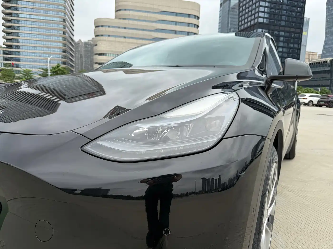TESLA MODEL Y