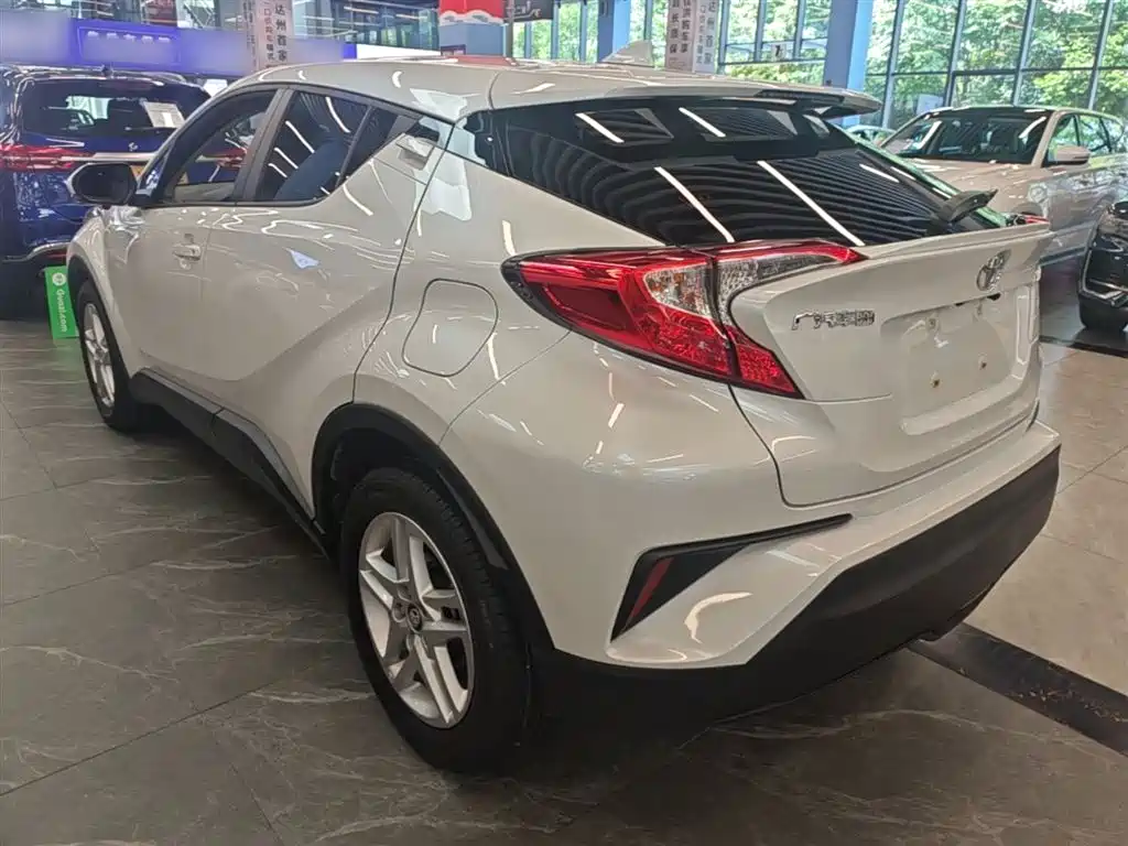 Toyota C-HR 2022 2.0L Leading Edition фото 5