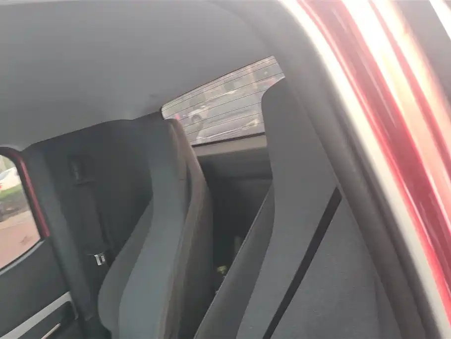 BAOJUN E200