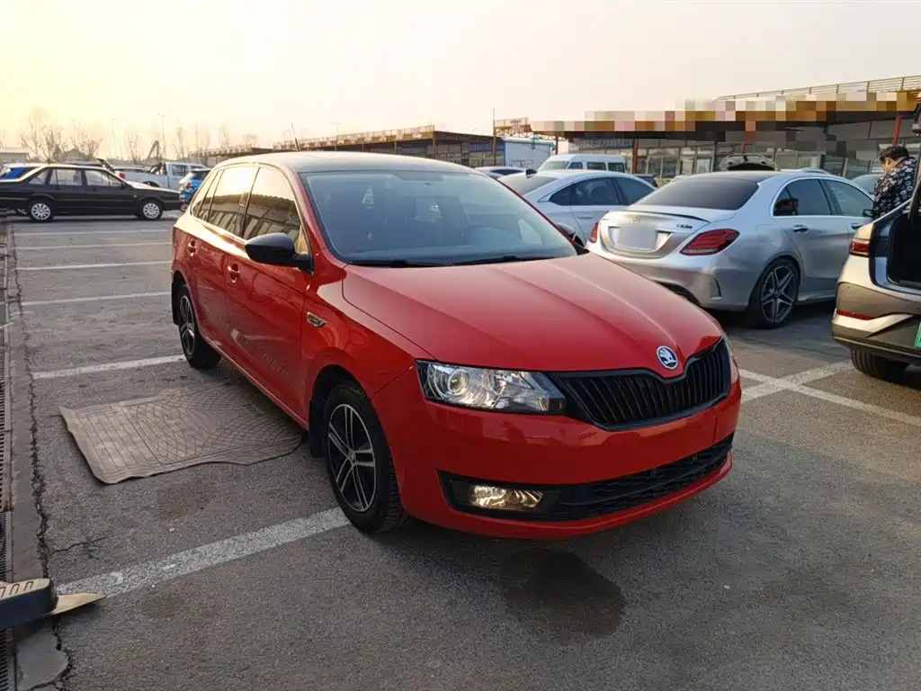 Škoda Skoda Rapid Spaceback 2016 1.6L Automatic Smart Edition фото 22