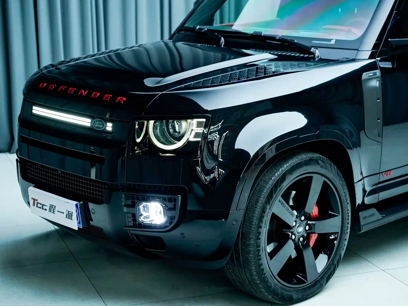Land Rover Defender 2023 Facelift 110 5.0T V8 фото 2