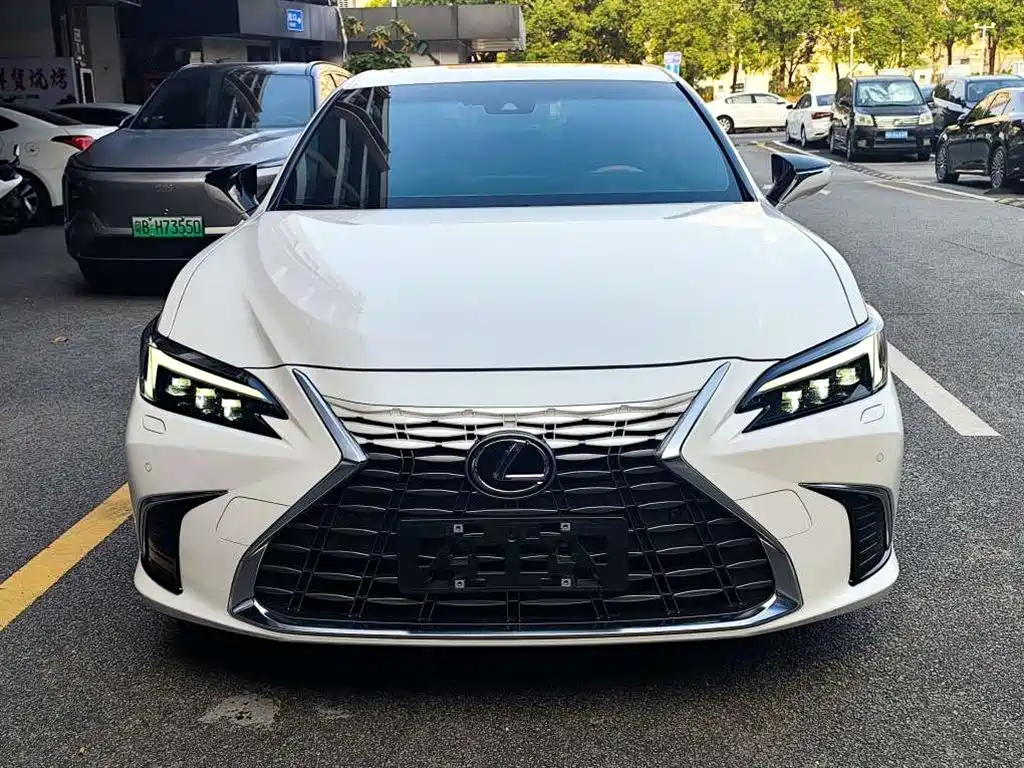 Lexus ES 2025 2025 300h Ultimate Edition