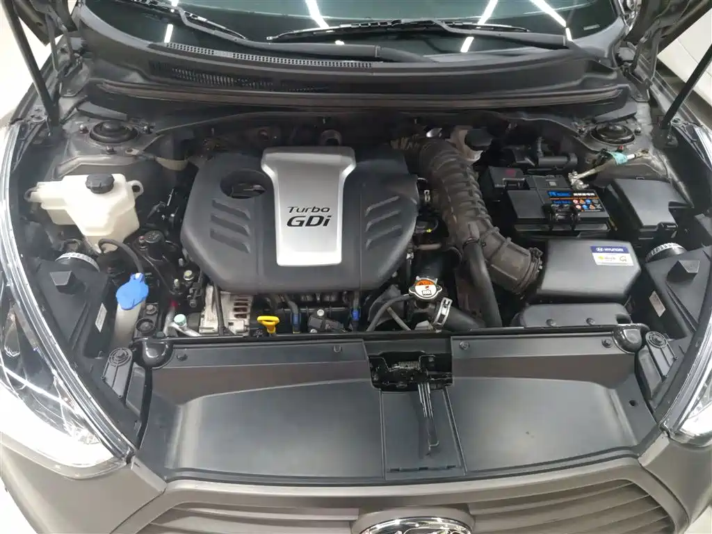 Hyundai Veloster 2015 1.6T Automatic Luxury Edition фото 20